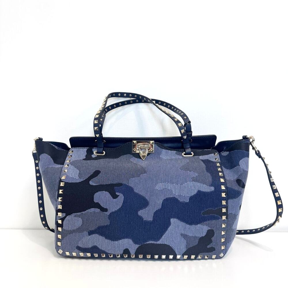VALENTINO Garavani Blue Canvas Camo Medium Rockstud Tote Navy Leather Trim NEW
